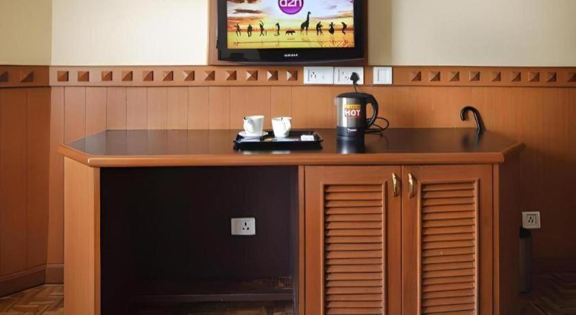 Others 5, Hotel Hilltop Towers, Dindigul