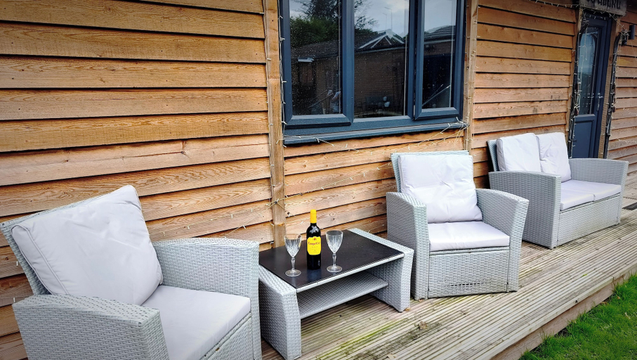 Terrace/patio 5, Cabin Lodge - Sleeps 4 - Country Views - Parking, Cheshire West and Chester