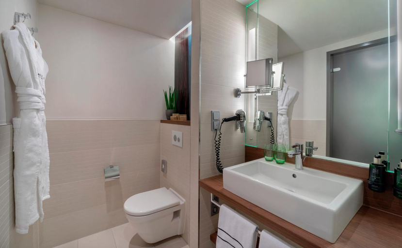 Bathroom 2, Melia Düsseldorf, Düsseldorf