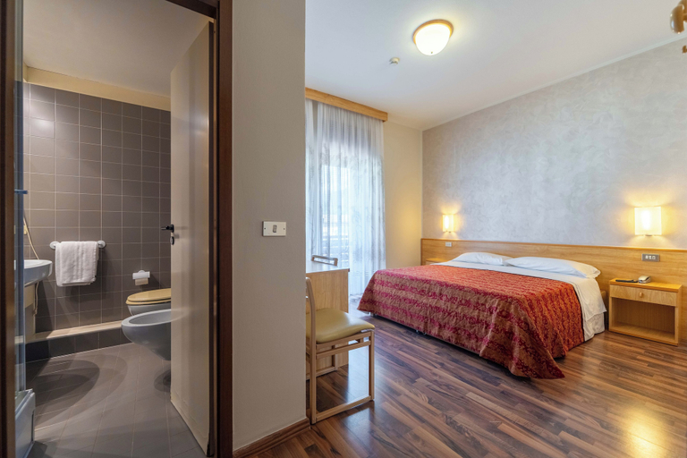 Bedroom 4, Hotel Continental, Trento