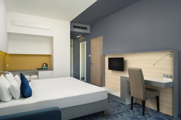 Bedroom 3, Hotel Yacht Wellness & Business, Siófok