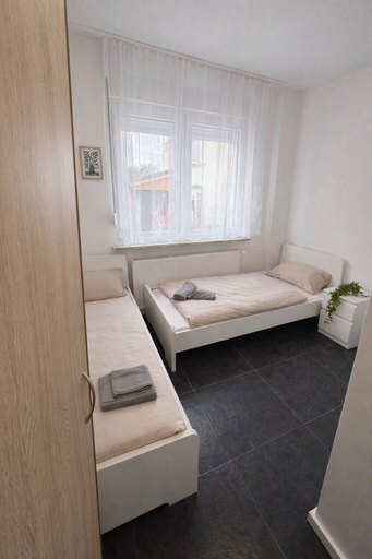 Room 2, Frankfurt airport family house, Groß-Gerau