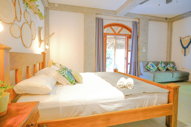 Room 4, Las Golondrinas KM-59, Chiltiupán