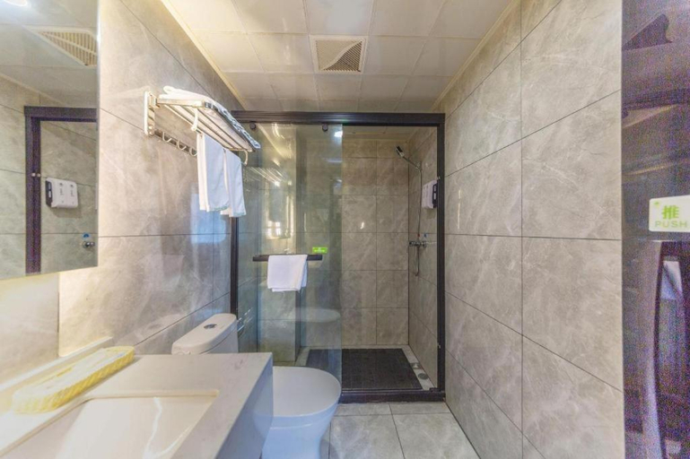 Bathroom 3, GreenTree Inn Huangshi Huahu Development Zone Daquan Road, Huangshi