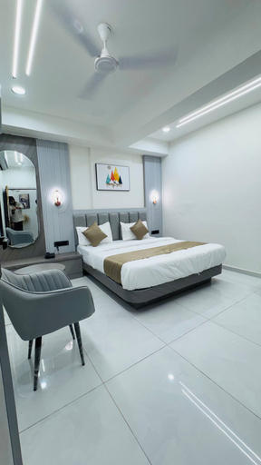 Room 3, Hotel HR Hills, Gandhinagar