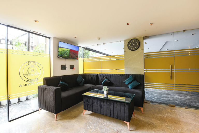 Living area 2, FabHotel Elvilla Model Town, Delhi