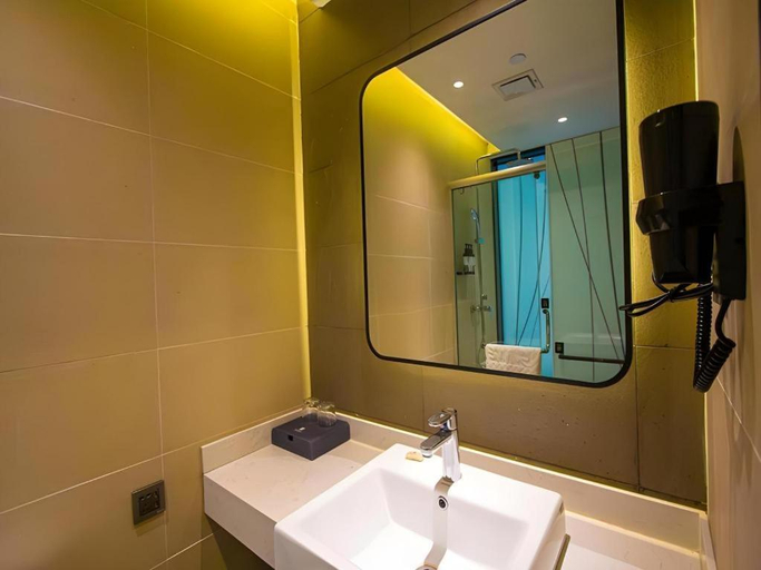 Bathroom 2, UP AND IN Hotel Gansu Tianshui Maiji District Railway Station, Tianshui