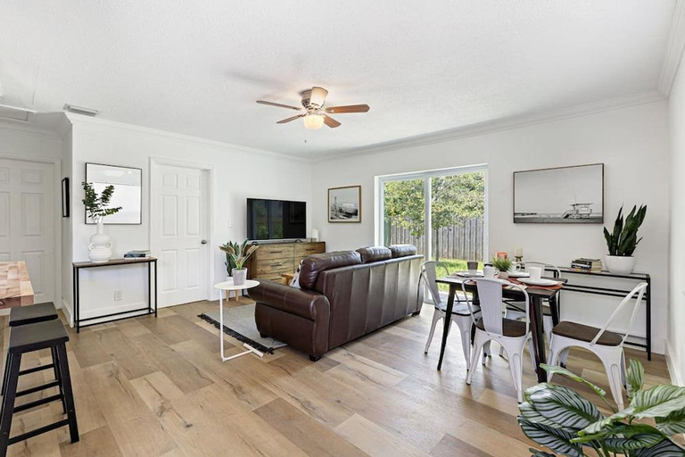 Exterior view 2, Bright and Spacious 2 BR Apartment, Broward