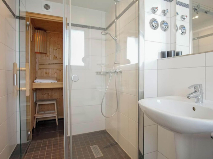 Bathroom 4, House Zur Mole, Apartment 13 "sea View", Ostholstein