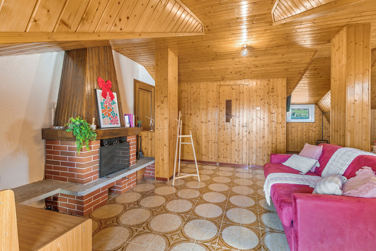 Living room 5, La Mansarda Sul Lago: Rustic Attic Studio With Balcony & Parking, Novara