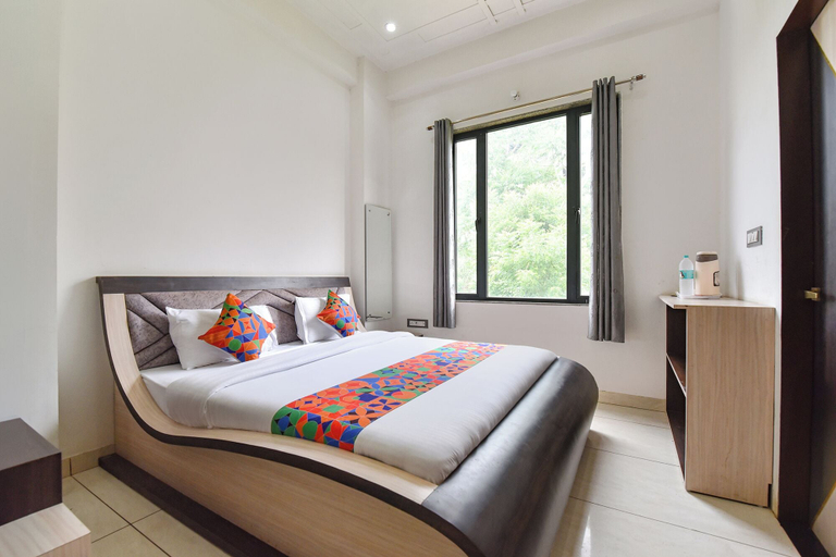 Room 4, FabHotel Dev Bhumi, Sikar