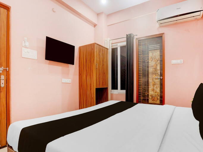 Room 2, Deluxe Shree Gopal Upwan, Varanasi