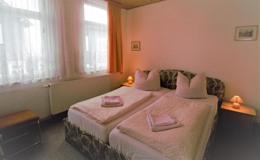 Bedroom 2, Hotel Zur Henne, Ilm-Kreis