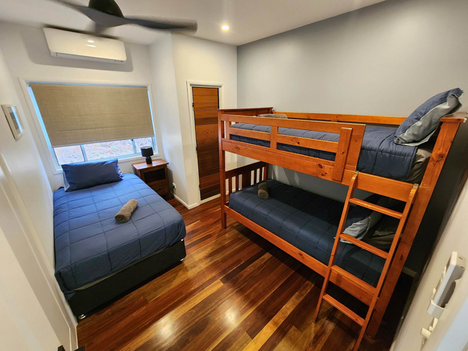 Room 4, Bushy s Hilltop Kingfisher Bay K Gari Fraser Island, Maryborough