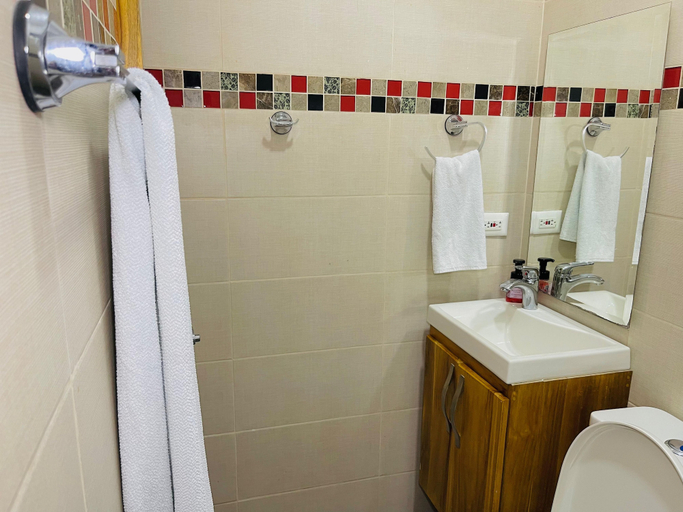 Bathroom 2, Hotel ESI, Apartadó