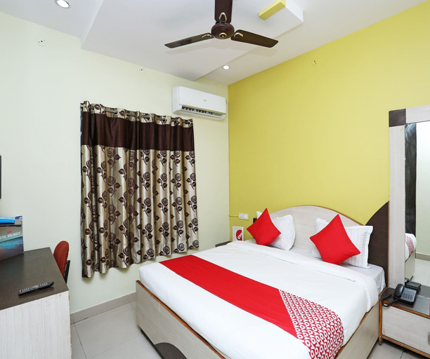 Room 2, Deluxe Room Hotel Natraj, Raipur