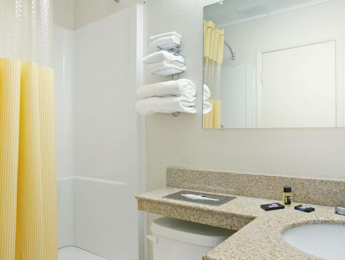 Bathroom, Knights Inn Oswego West, Oswego