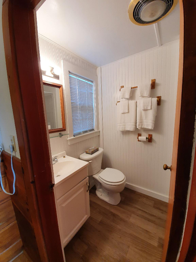 Bathroom 3, Yardarm Motel, Waldo