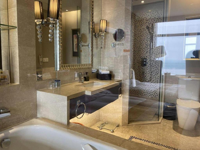 Bathroom 3, XinHua JianGuo Hotel, Jiujiang