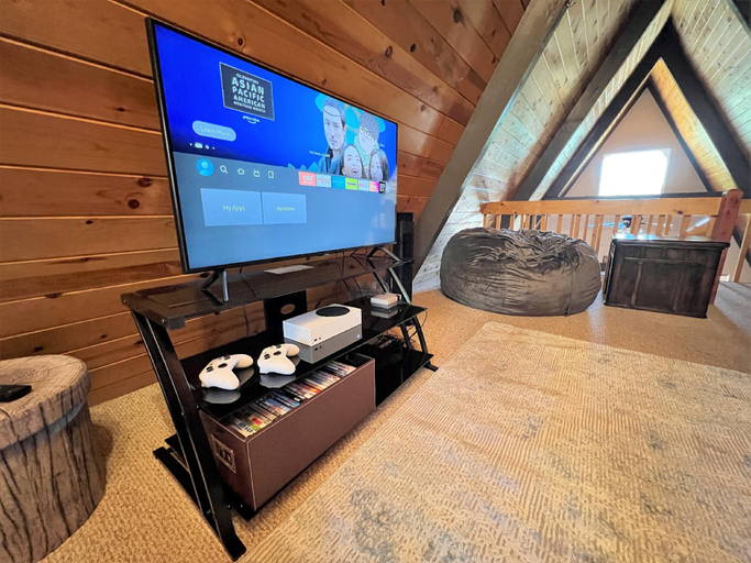Others 5, Spacious A-frame Pines Cabin 12 Beds Loft Game Room, Coconino