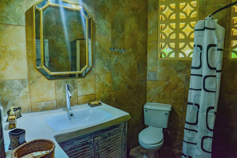 Bathroom 5, Upani in Daini, Msambweni