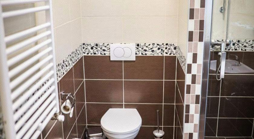 Bathroom 5, Land-Plan Hotel, Győr