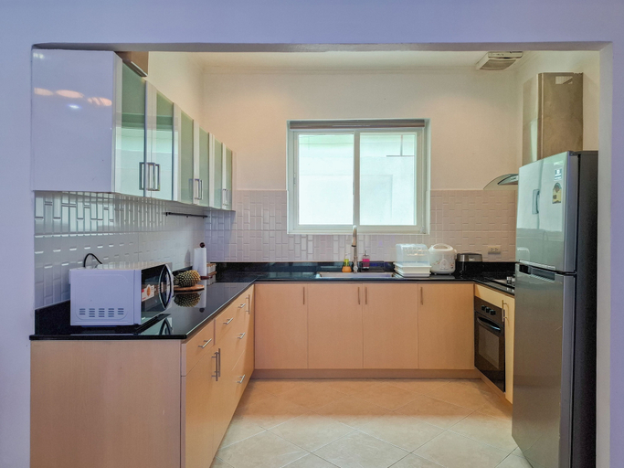 Private kitchen 4, Beachside 4BR Private Pool Villa, Pattaya