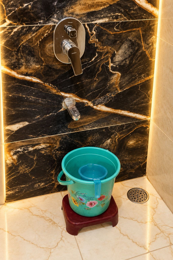 Bathroom 4, Yuvan Palace, Agra