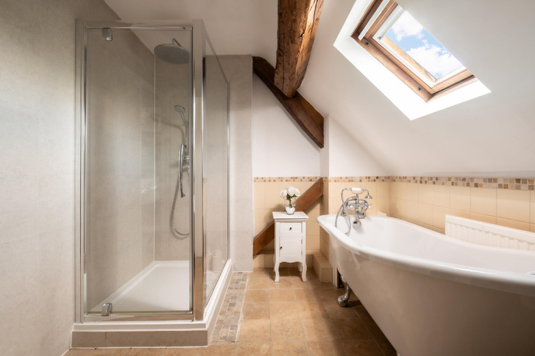 Bathroom 3, Greystones Cottage, Gloucestershire