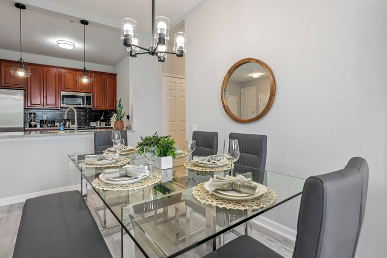 In-room dining 2, Is2-310 - 3BR Condo Near Disney and Universal, Orange