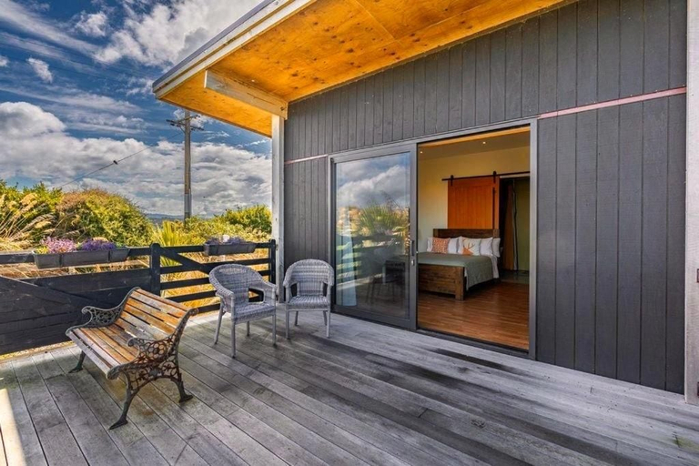 Terrace/patio 4, The Cliffs Seaside Lodge, Southland