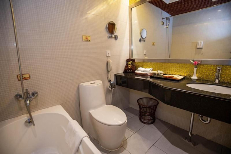 Bathroom 5, Golden Spring Hotel, Kunming