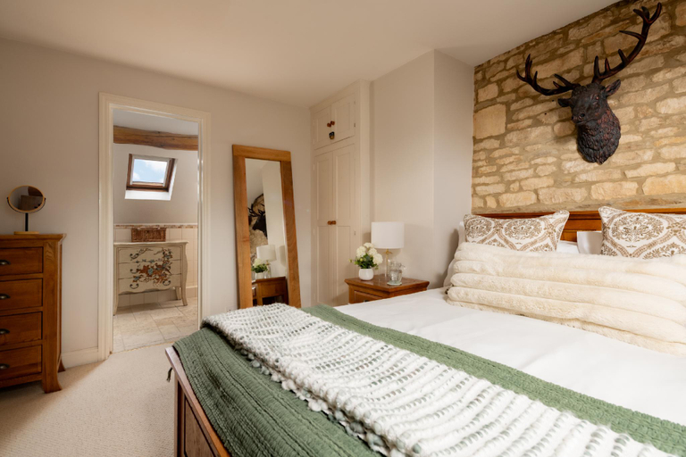 Bedroom 2, Greystones Cottage, Gloucestershire