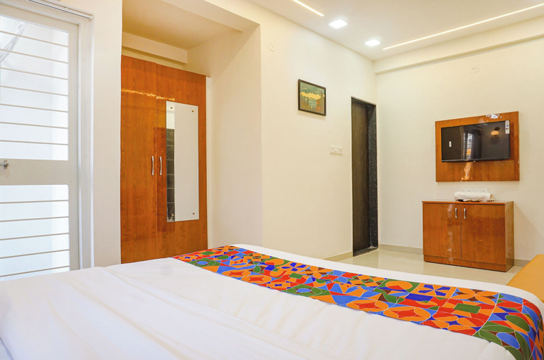 Room 5, RISING SURYA HOTEL, Pune