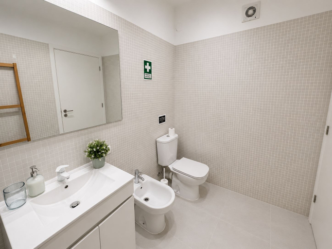 Bathroom 3, Lisbon Green Center, Lisbon