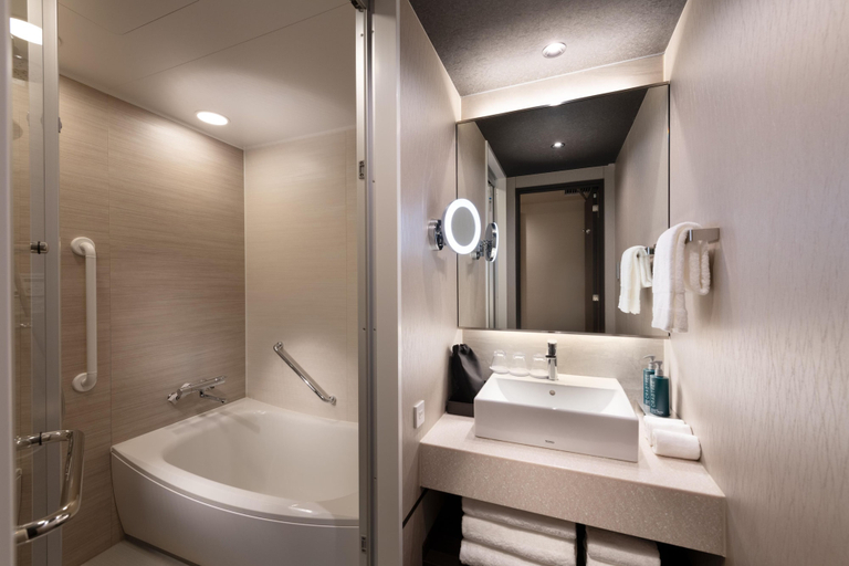 Bathroom 4, DoubleTree by Hilton Kyoto Station, Kyoto