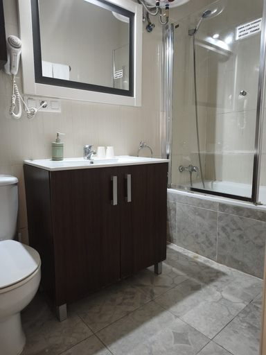 Bathroom 4, Pension Internacional, Córdoba