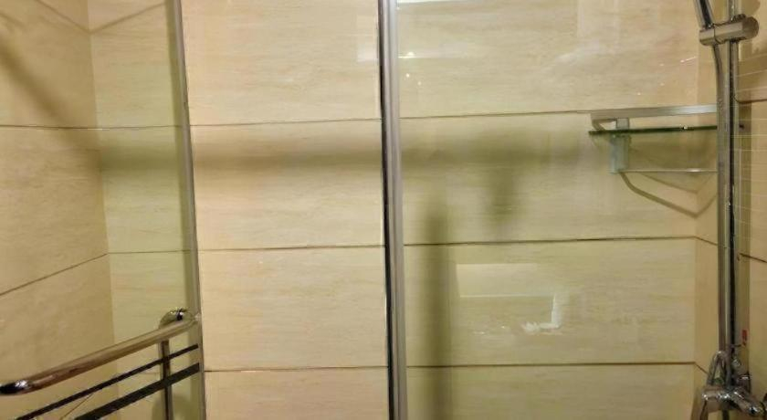 Bathroom, Economic Trade Hotel, Kunming