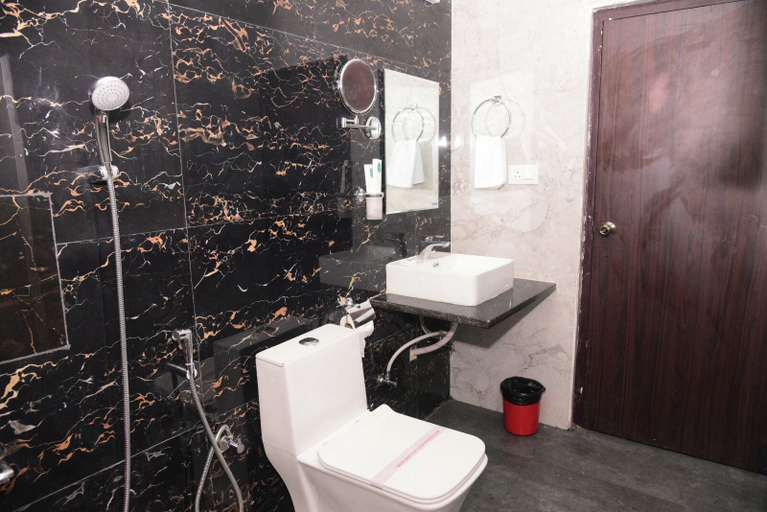 Bathroom, Hotel Larmika, Golaghat