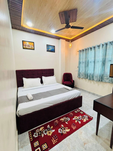 Room 3, Divyam Grand, Varanasi