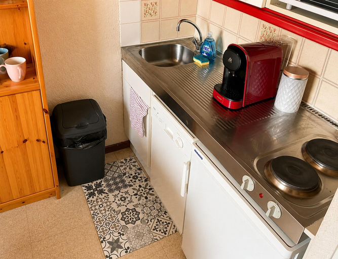 Private kitchen, Alpine Ski Apartment in Tignes for 4, Haute-Savoie