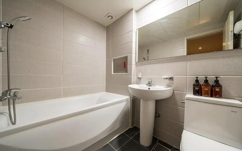 Bathroom, Deokcheon Coco, Buk