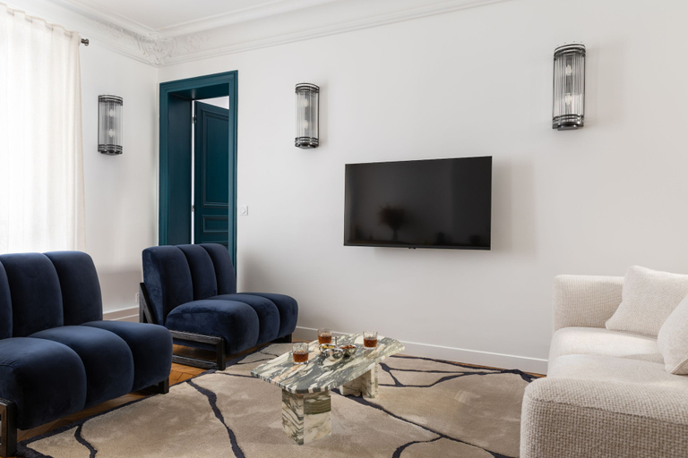 Room 5, Montaigne Luxury 2 Bedroom, Paris