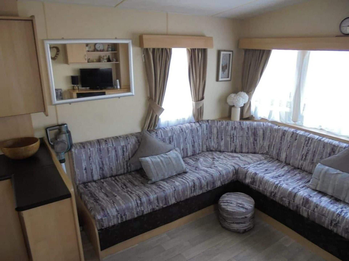 Living area 5, 3 Bed Seaside Cabin Sleeps 8 - Pool Access, Lincolnshire