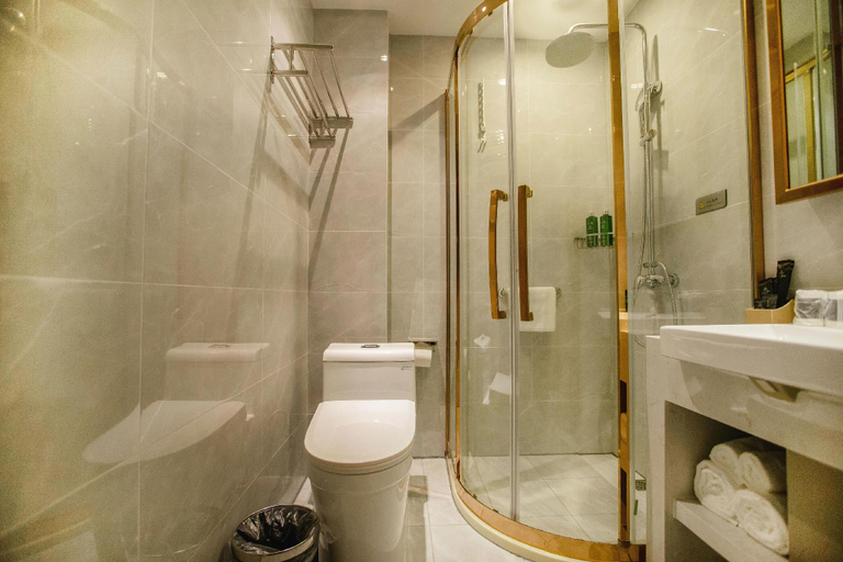 Bathroom 3, Magnotel Yangzhou Jinghua Cheng Wangyue Road, Yangzhou