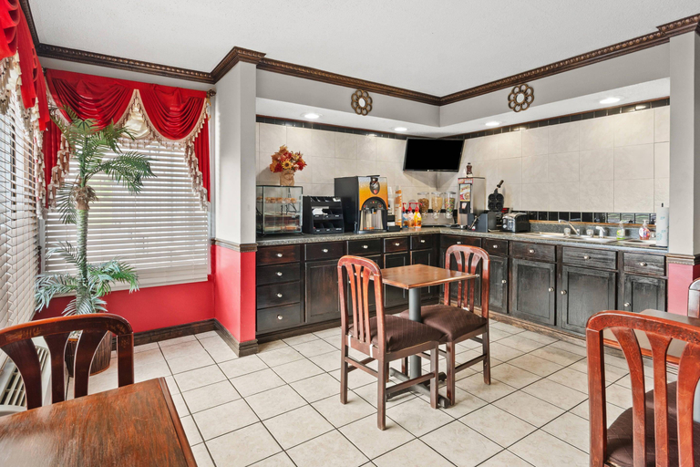 Food & Drinks 5, Econo Lodge Andalusia, Covington