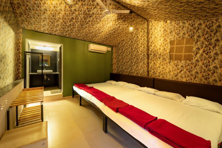 Room 4, Dandeli Stay Inn, Uttara Kannada