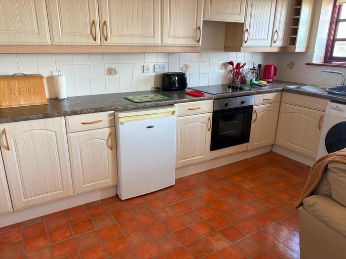 Private kitchen, Fairways Edge Porthpean Golf Cottage, Cornwall