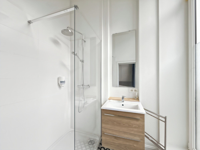 Bathroom 2, Charming 1-bedroom Apartment in Vibrant Ixelles, Brussels, Bruxelles