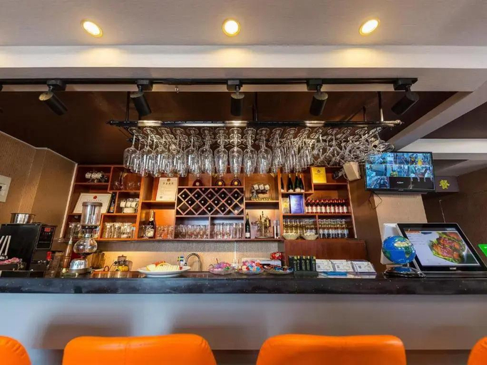 Food & Drinks 5, 7 Days Premium Lanzhou New District Airport, Lanzhou